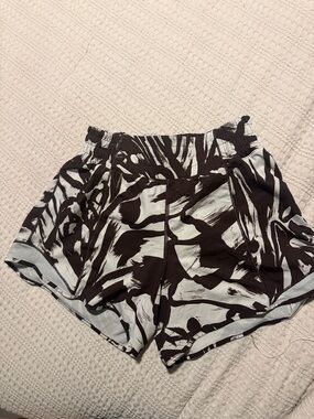 NWT Lululemon Hotty Hot High Rise Lined Short 4" 2 Monarch
Bloom Bone Espresso